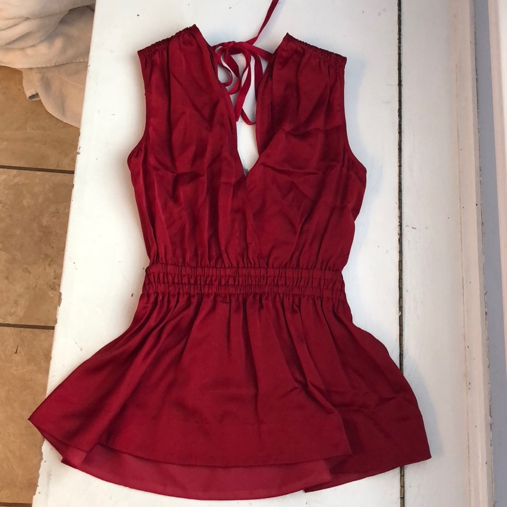 Elizabeth and James top